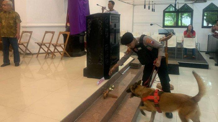Ratusan Personel Amankah Ibadah Jumat Agung di Nganjuk, Anjing Pelacak Dilibatkan untuk Sterilisasi