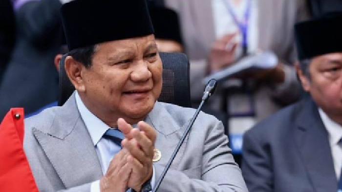 TANGGUNG JAWAB - Presiden Prabowo Subianto dalam rangkaian Konferensi Tingkat Tinggi (KTT) ke-47 ASEAN. Prabowo mengaku tanggung jawab soal Whoosh. Minta masyarakat tak meributkan.