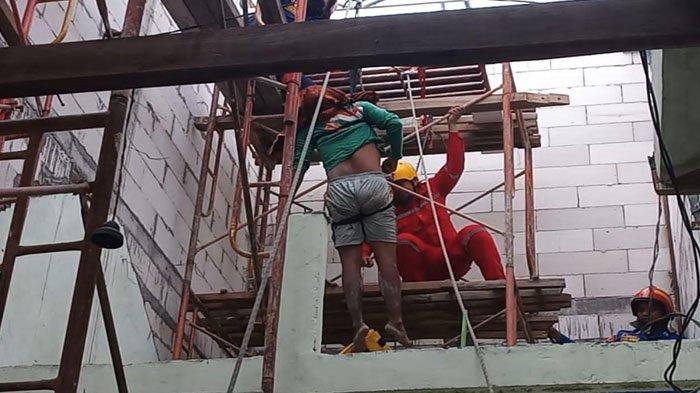 Heboh Pria Madiun Mendadak Ambruk Saat Pasang Galvalum di Rumah, Sempat Ngeluh Pusing, Polisi: Tanda