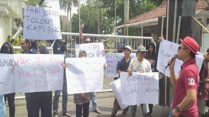 Puluhan Warga Terdampak Jalan Tol Ngluruk Balai Kota Kediri, Protes Nilai Ganti Rugi Tak Transparan
