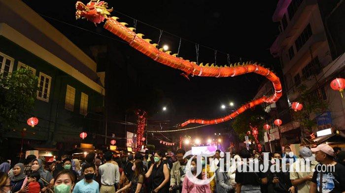 Pusat wisata kuliner khas Pecinan di Jalan Kembang Jepun Surabaya hidup kembali. Melalui konsep baru, kawasan yang dikenal sebagai Kya-kya tersebut kembali ramai, Sabtu (10/9/2022).