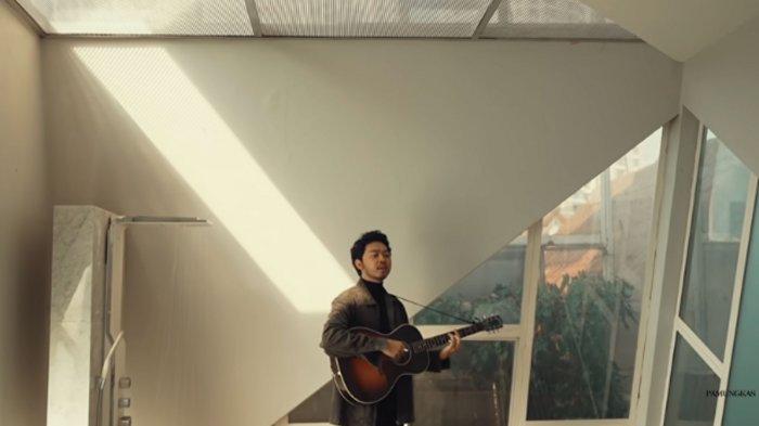 Lirik Lagu dan Chord Gitar 'Jejak' dari Pamungkas: Bertanya dan Mencari Apa yang Tak Pernah Hilang
