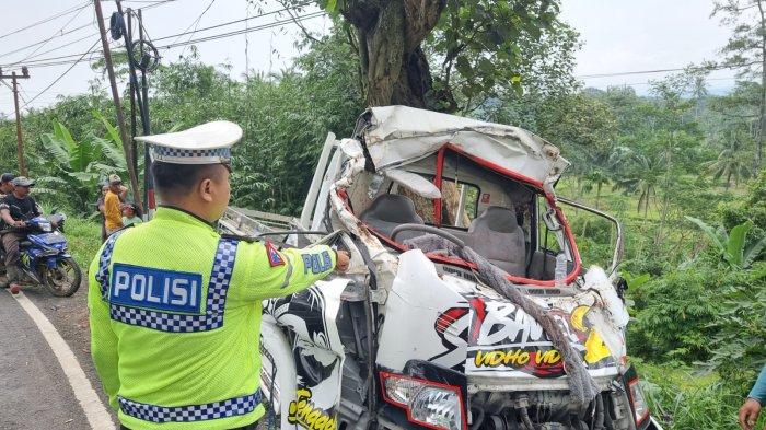 Kecelakaan Maut di Jember, Mobil Pikap Tabrak Pohon di Pinggir Jalan, Sopir Tewas di Lokasi