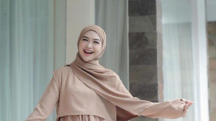 Sindiran Ayah Teuku Ryan Usai Ria Ricis Tuding Mertua Curi Hampers, Paket Tak Dikirim: Oh ini Toh