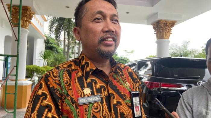 SEKDA TERLAMA - Sekda Ponorogo Agus Pramono beberapa waktu lalu di depan Gedung Graha Krida Praja, Jalan Alun-alun Utara, Kelurahan Mangkujayan, Kecamatan/Kabupaten Ponorogo, Jatim. Agus Pramono diketahui Sekda terlama Pemkab Ponorogo. Bagaimana tidak, Agus Pramono menjabat Sekda mulai 2012 lalu hingga saat ini. Dengan kata lain sudah menjabat 13 tahun