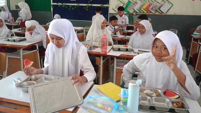 SPPG Berhenti Beroperasi, Siswa SMPN 19 Kota Malang Kembali Bawa Bekal