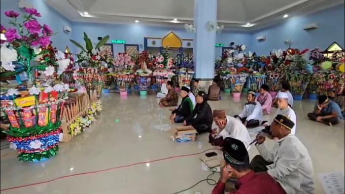 Uniknya Angkaan Berkat Molod di Pulau Bawean Gresik, Perantau Kirimkan Uang Ringgit Hingga Dolar