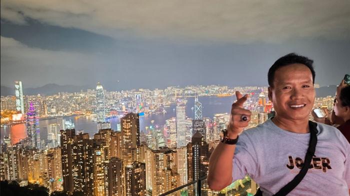 Suasana pemandangan Kota Hong Kong yang indah di lihat dari Sky Terrace 428