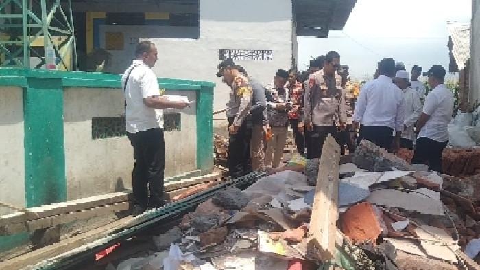 Setelah Al Khoziny, Kini Atap Ponpes di Situbondo Ambruk Tewaskan Satu Santriwati & Belasan Terluka