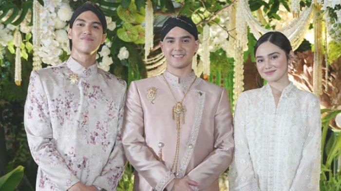 BAWA AIR SIRAMAN - Potret El Rumi bersama Syifa Hadju di acara siraman Al Ghazali, Sabtu (14/6/2025). Syifa kepergok membawa air siraman Al.