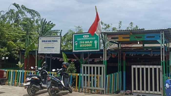 Sekolah Gratis Anak-anak Pemulung Kini Atapnya Bocor dan Ruang Kelas Kebanjiran saat Hujan