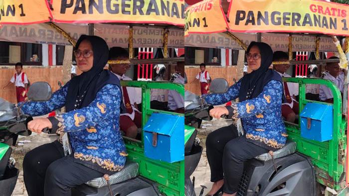 GURU INSPIRATIF - Sulasmiyati, guru di Bangkalan, Jawa Timur, saat hendak mengantar siswa pulang sekolah. Tiap hari ia antar jemput siswa dengan dorkas yang ia beli sendiri.