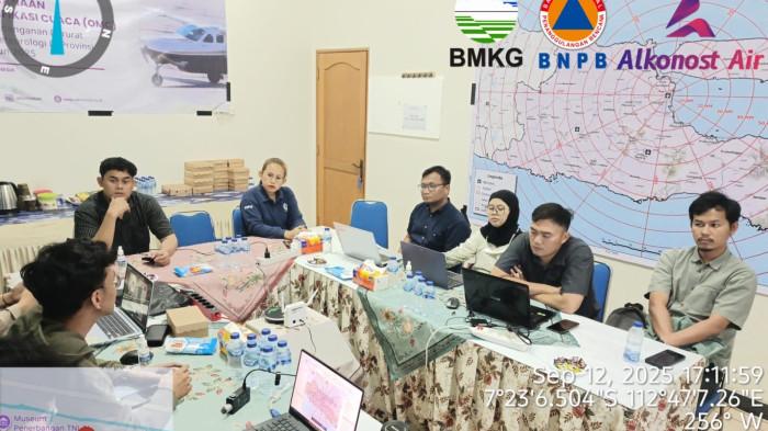 BPBD Jatim Bakal Lakukan Tebar Garam untuk Modifikasi Cuaca Hadapi Cuaca Ekstrem