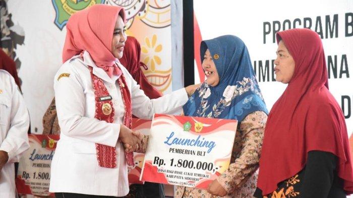 Kabar Baik di Sidoarjo, Ribuan Buruh Pabrik Rokok Terima BLT Bagi Hasil Cukai, Segini Uang Diterima