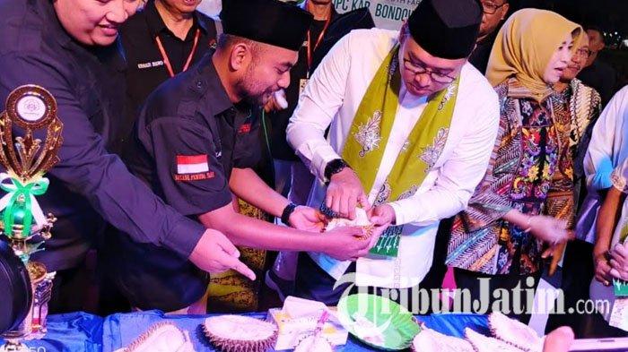 Festival Durian di Bondowoso, Banyak Warga Berburu Durian hingga Berebut Piala Wamen Pertanian RI