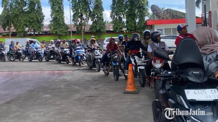 Warga Bondowoso Serbu SPBU hingga Antrean Mengular