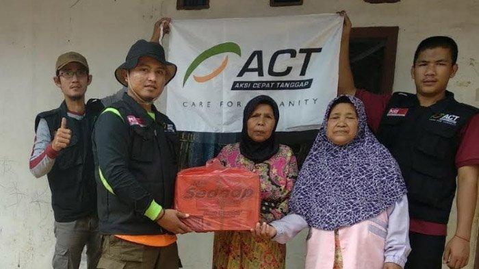 Tim ACT Berikan Bantuan Pangan pada Keluarga Korban Gempa di Kabupaten Pandeglang Banten