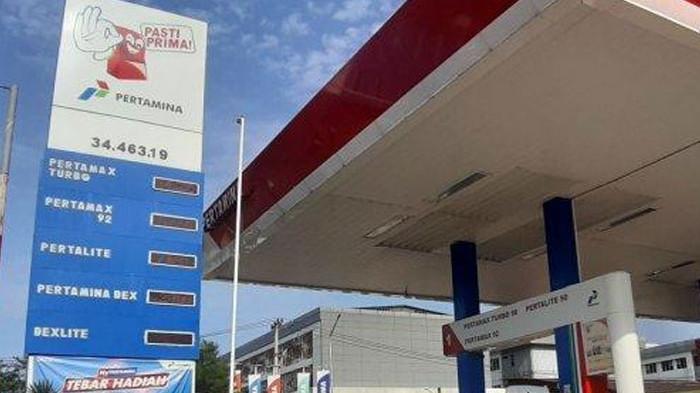 ARTI KODE SPBU - Ilustrasi SPBU Pertamina. Di papan harga SPBU Pertamina tertera deretan angka yang diawali dengan dua angka seperti 31, 34, dan 54. Kode angka tersebut menunjukkan perbedaan wilayah, pemilik hingga pengelola pom bensin, Senin (3/11/2025).