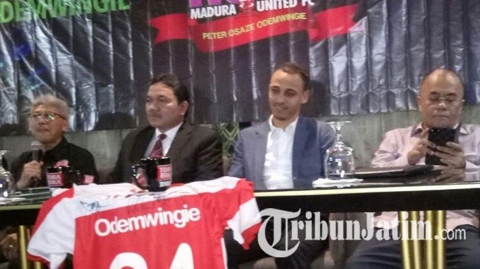 Jalani Latihan Perdana di Madura United, Peter Odemwingie Keluhkan Hal Ini