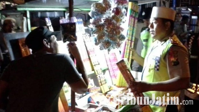 Operasi Gabungan TNI, Polisi, dan Satpol PP Sidak Penjual Petasan, Kira-kira Apa Ada yang Disita?