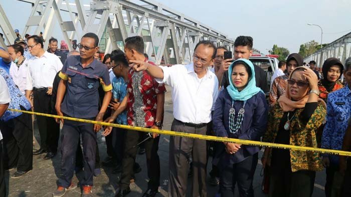 Tinjau Jembatan Widang yang Ambruk, Puti Guntur Saksikan Kemacetan Mengular