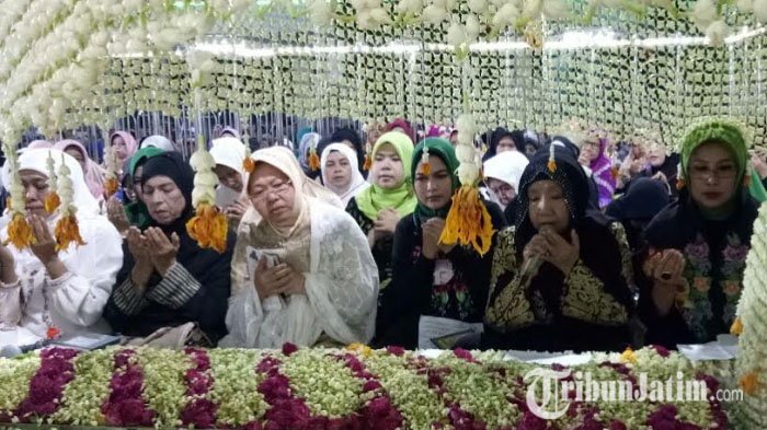 Hadiri Haul Sunan Ampel, Khofifah Indar Parawansa Tunjukkan Kerukunan Bersama Puti Guntur Soekarno