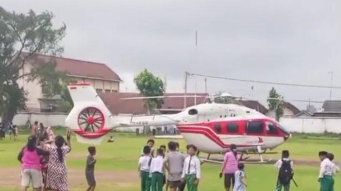 Cuaca Buruk, Helikopter Angkut Direksi PT Gudang Garam Mendarat Darurat di Jombang, Jadi Tontonan