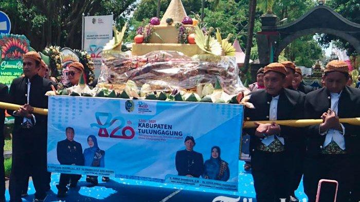 Hari Jadi ke-820, Pemkab Tulungagung Bagikan 146 Tumpeng untuk Panti Asuhan, Ponpes hingga Gereja