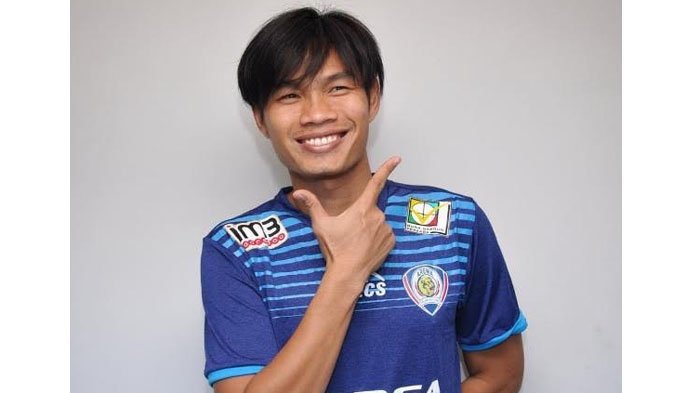 Juan Revi berseragam Arema.