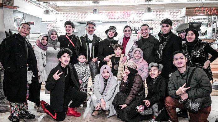 Lagi Seru Anang & Ashanty Dinner Bareng Besan, Lenggogeni Faruk Ibu Atta Komentari Penampilan Arsy