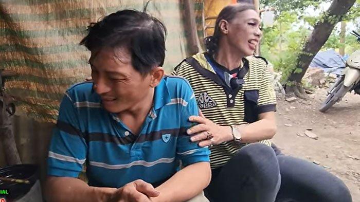 Nikahi Transgender Usia 64 Penyelamat Hidupnya, Hidup Pria Berubah Drastis, Gubuk Reyot Saksi Bisu