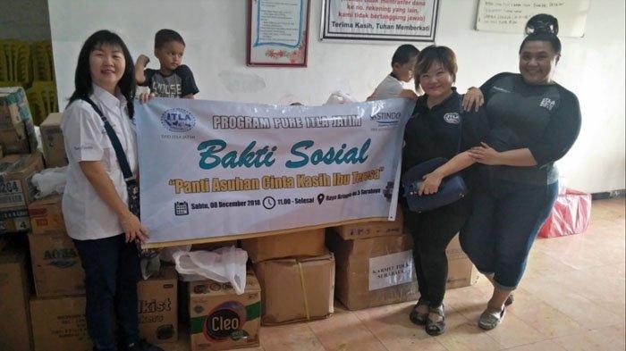 PURE DPD ITLA Jatim Bagi-bagi Hadiah ke Anak-anak dan Kakek-Nenek di Yayasan Cinta Kasih Ibu Teresa