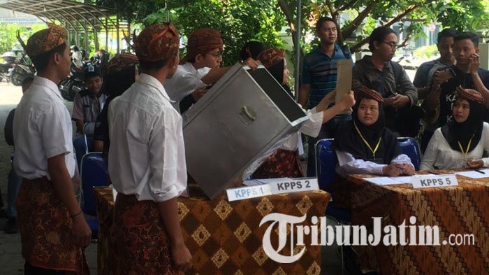 Beri Pengarahan Warga, KPU Kota Surabaya Gelar Simulasi Pencoblosan Pilgub Jatim 2018