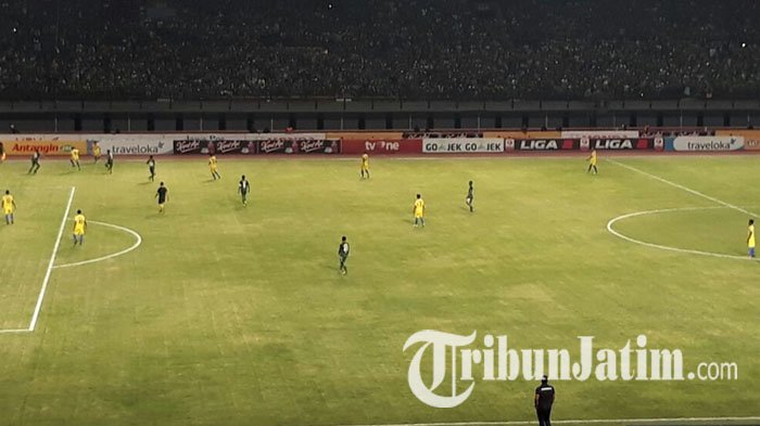 Persebaya Surabaya Turunkan Tiga Pemain Barunya di Sisa Menit Babak Kedua