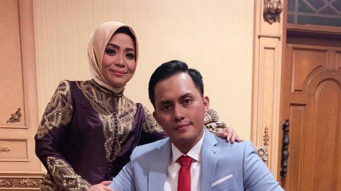 Reaksi Muzdalifah Foto Mesra bareng Suami Diprotes 'Tua', Cuek Komentar Pedas? Lihat Penampilannya