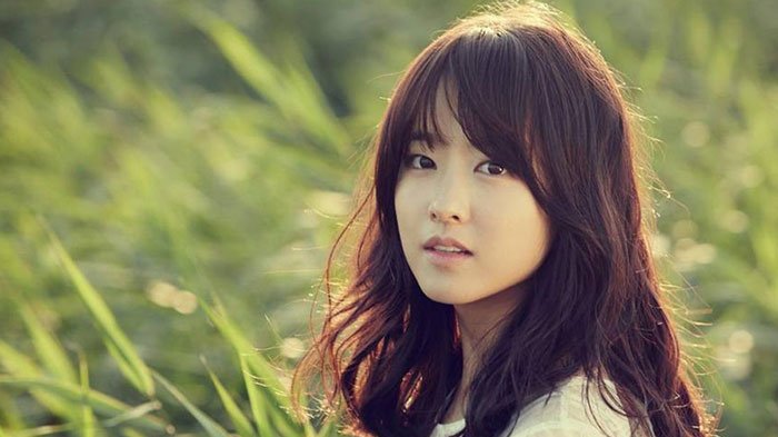 Punya Tubuh Mungil? 10 Style Fashion Ala Park Bo Young Cocok Bisa Kalian Tiru Lho!