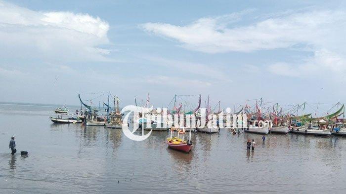 Nelayan di Bangkalan Berpacu dengan Cuaca Buruk untuk Bertahan Hidup