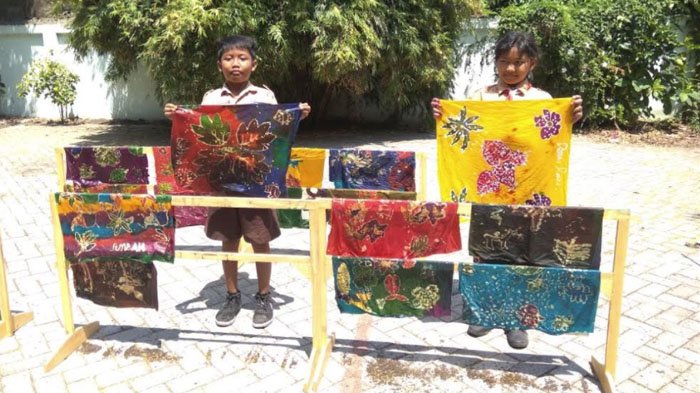 Beri Pelatihan Membatik, Tiga Dosen UK Petra Surabaya Ajarkan Tahapan Ini pada Siswa SD