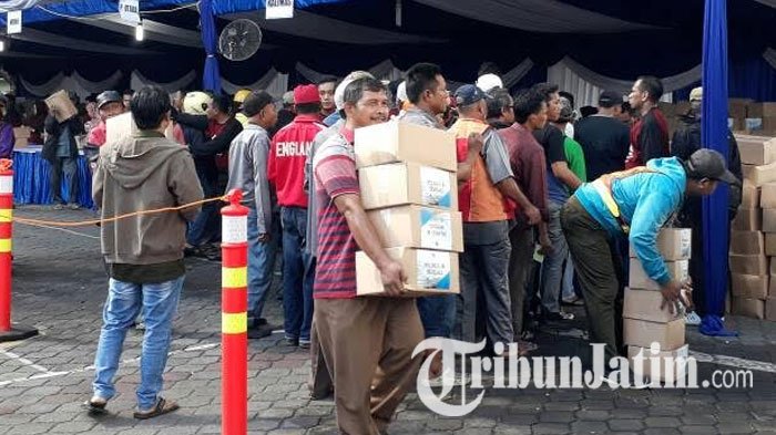 6300 Paket Sembako Gratis PT Pelindo III Juga Dibagikan ke Beberapa Tempat di Surabaya Ini