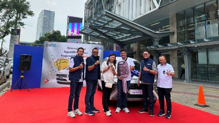 Apresiasi AgenBRILink, BRI Serahkan Mobil dan Logam Mulia kepada Pemenang Program Super AgenBRILink