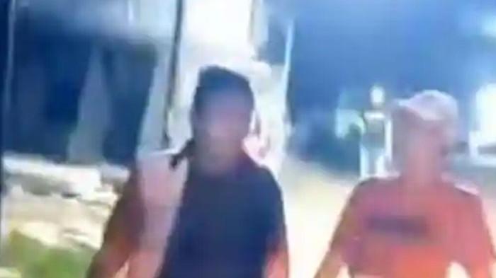 KERIBUTAN - Sebuah keributan antara seorang pedagang dan anggota organisasi masyarakat (ormas) terjadi di wilayah Kecamatan Cileungsi, Kabupaten Bogor, pada Rabu (19/11/2025) malam. Insiden tersebut bermula dari perselisihan yang terjadi di area tempat para pedagang berjualan, hingga akhirnya memicu tindakan kekerasan yang melibatkan senjata tajam.