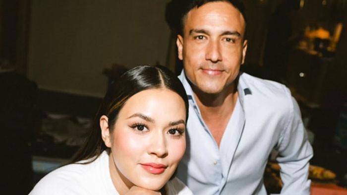 GUGAT CERAI - Penyanyi Raisa menggugat cerai suami, Hamish Daud di Pengadilan Agama Jakarta Selatan. Gugatan cerai yang dilayangkan Raisa terhadap Hamish dibenarkan oleh Humas Pengadilan Agama (PA) Jakarta Selatan, Abid M.H. Sidang perdana digelar pada 3 November 2025.
