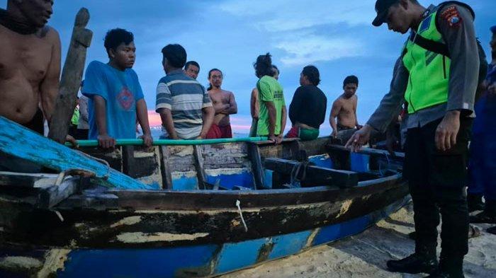 BREAKING NEWS - Nelayan Tuban Hilang Saat Melaut, Perahu Ditemukan Terombang-ambing di Laut