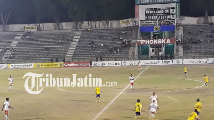 Drama Dua Gol Bunuh Diri Warnai Laga Persegres Gresik United Vs Perseru Serui di Babak Kedua