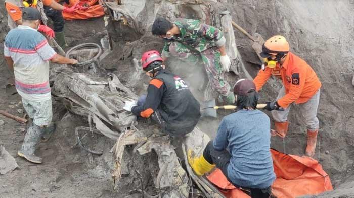 Dua Jenazah Korban Erupsi Gunung Semeru Ditemukan Terjebak dalam Truk di Area Pertambangan Lumajang
