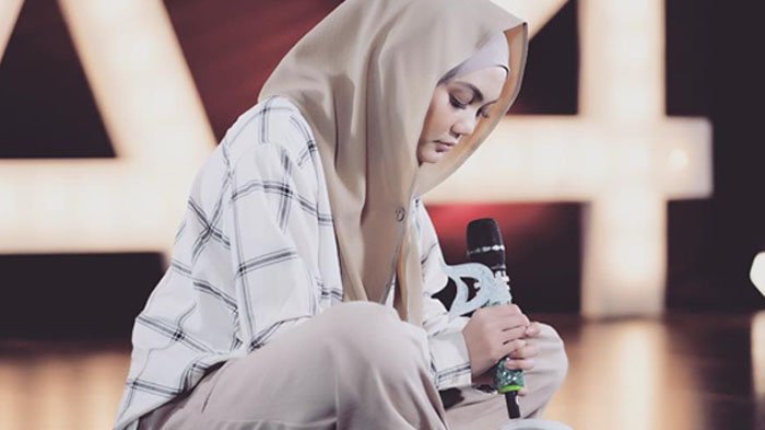 Terungkap Alasan Rina Nose Lepas Hijab, Ternyata Keputusannya Bulat Setelah Alami Pengalaman Ini