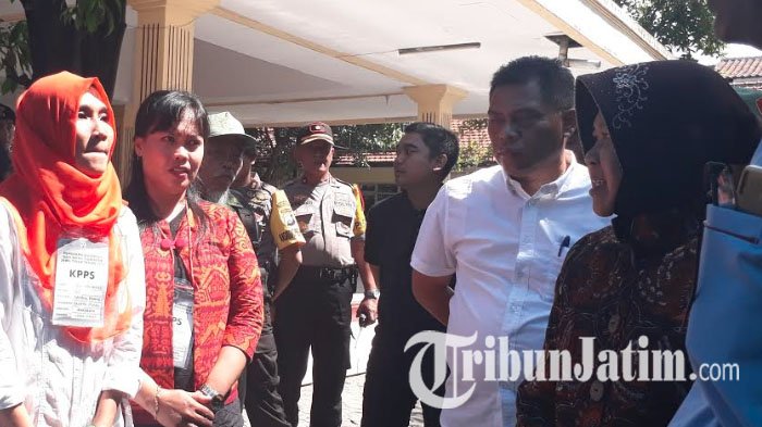 Risma Cek TPS Karangpilang yang Dipindah dari Kawasan Militer, Masalah Data Penduduk Ditemukan
