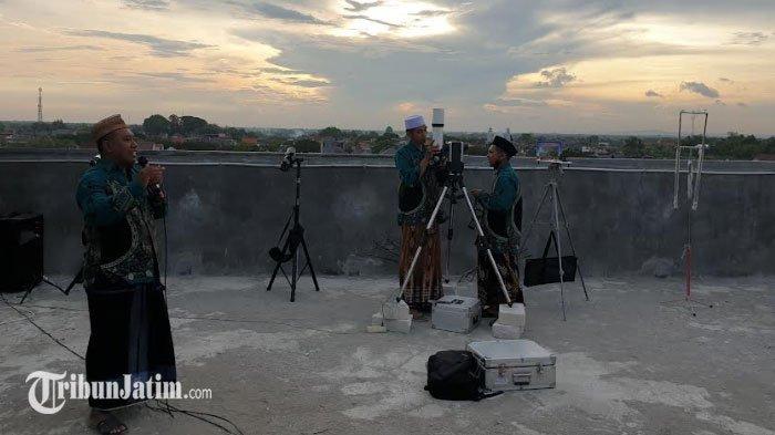 Hilal 1 Syawal 1443 Hijriah Terlihat Jelas di Langit Kota Mojokerto