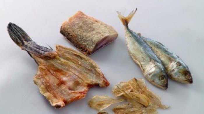Beragam jenis ikan asin.