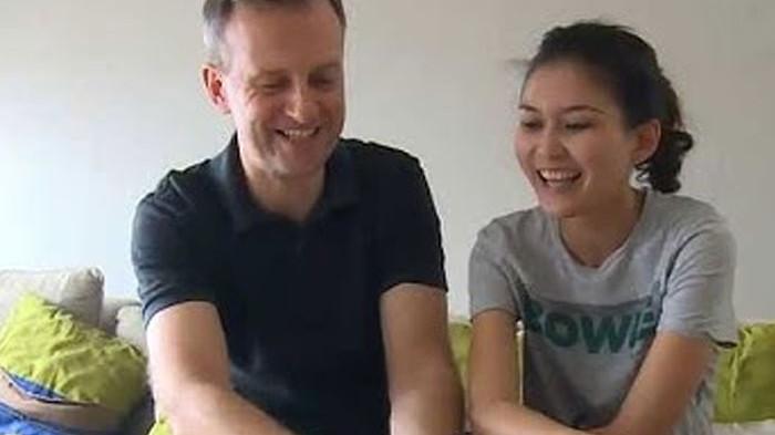 DIGUGAT CERAI - Nama Andrew Trigg mendadak menjadi pusat perhatian publik setelah kabar gugatan cerai yang diajukan oleh istrinya, aktris sekaligus presenter Marissa Anita, terungkap ke publik. Gugatan tersebut resmi didaftarkan di Pengadilan Negeri (PN) Jakarta Pusat pada 12 November 2025.